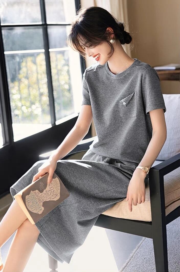 主役級の存在感! カジュアル 超人気 定番シンプル 半袖Tシャツ+スカート<S-8969>