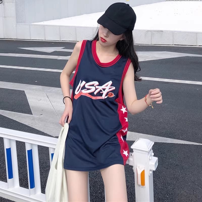 キュートでハンサムなスポーツスタイルのベストドレスバスケットボールユニフォームルーズミッドレングスノースリーブTシャツトップ   ＜S-2853＞