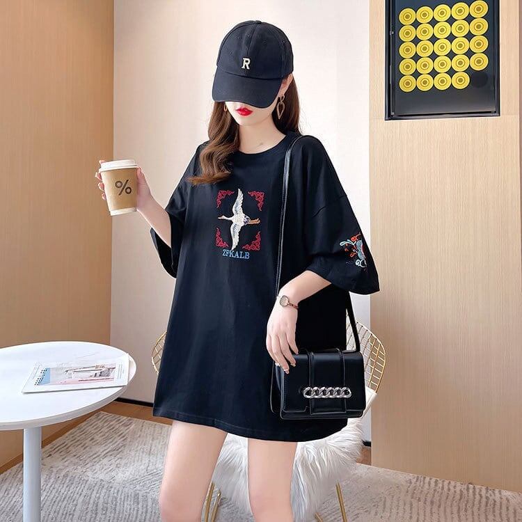 質感のいい 刺Tシャツ ラウンドネック 白 黒 ゆったり半袖＜S-3013＞