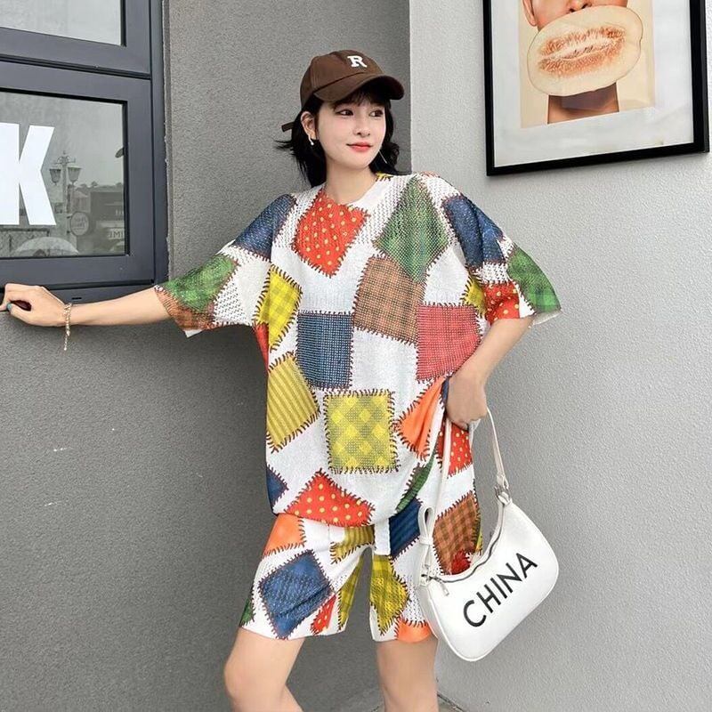 絶対欲しい アイスシルクニット ジオメトリック柄 半袖 Tシャツ ショートパンツ セットアップ ＜S-8983＞