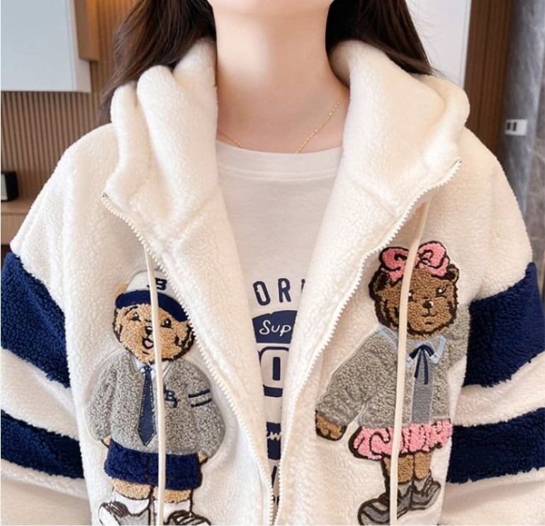 大活躍 全二色トップス 熊柄刺繍ロゴボアフルジップパーカー ＜S-4440＞