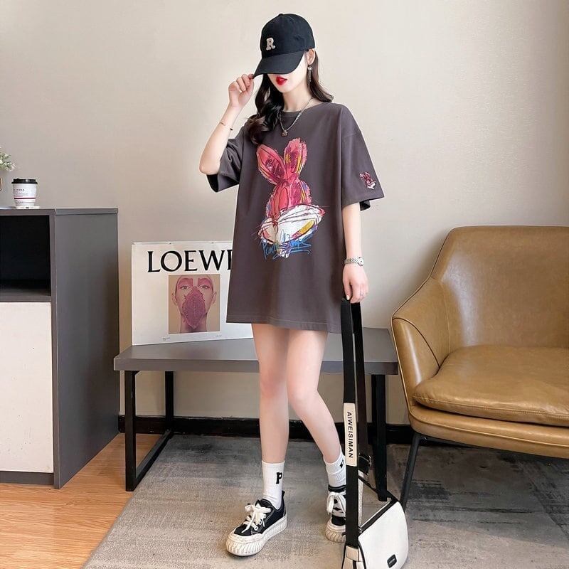 キュートで傲慢なウサギと明るいカラーを組み合わせた半袖Tシャツ<S-2902>