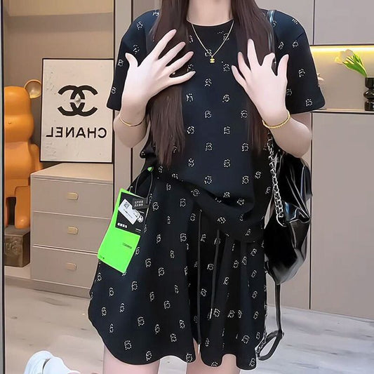 絶対欲しい アバンギャルド ファッション ホットダイヤモンド 2色 半袖 Tシャツ ショートパンツ セットアップ<S-8842>