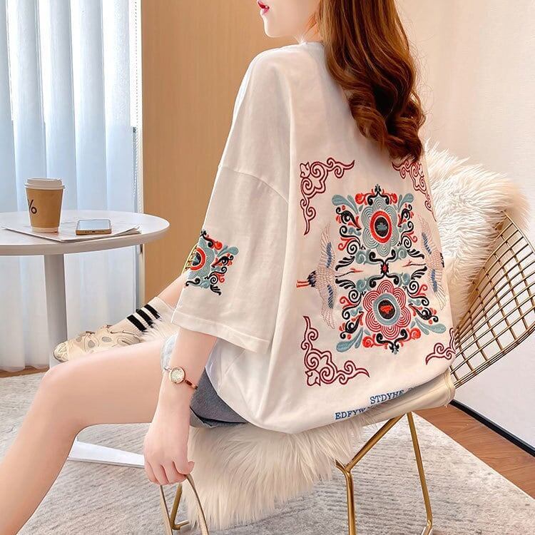 質感のいい 刺Tシャツ ラウンドネック 白 黒 ゆったり半袖＜S-3013＞