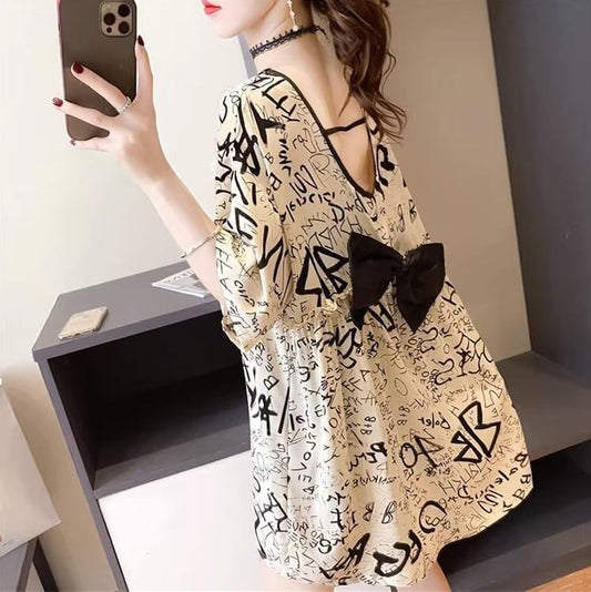 すっきりとしたデザインとバックオープンの半袖Tシャツ<S-5056>