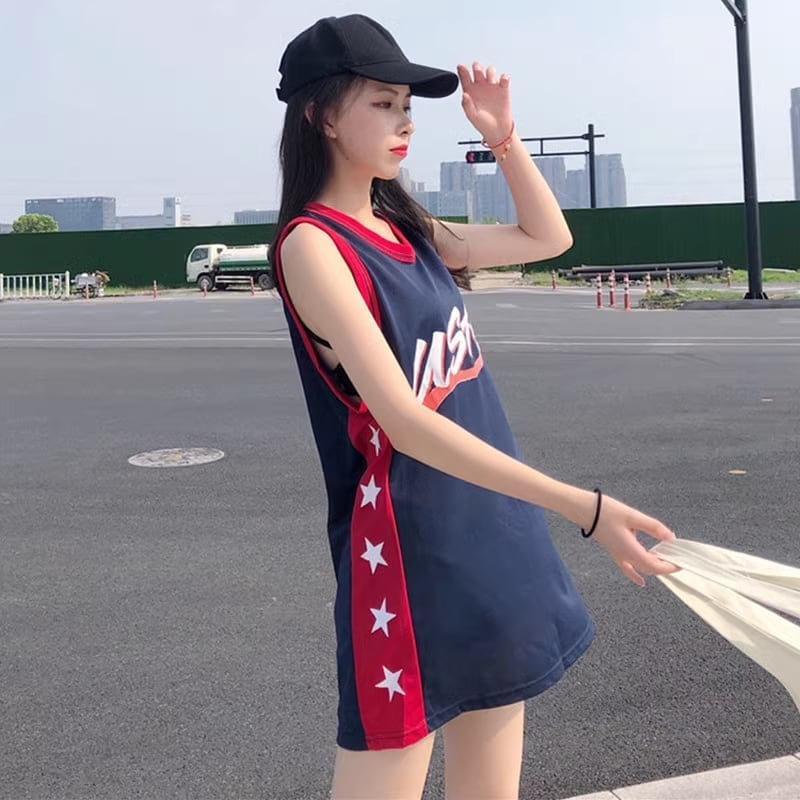 キュートでハンサムなスポーツスタイルのベストドレスバスケットボールユニフォームルーズミッドレングスノースリーブTシャツトップ   ＜S-2853＞