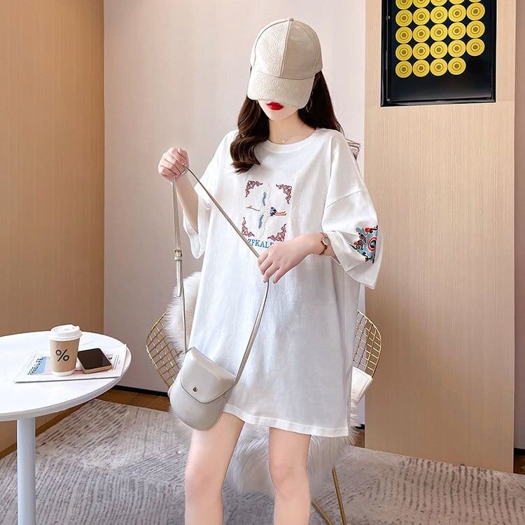 質感のいい 刺Tシャツ ラウンドネック 白 黒 ゆったり半袖＜S-3013＞