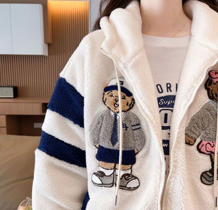 大活躍 全二色トップス 熊柄刺繍ロゴボアフルジップパーカー ＜S-4440＞