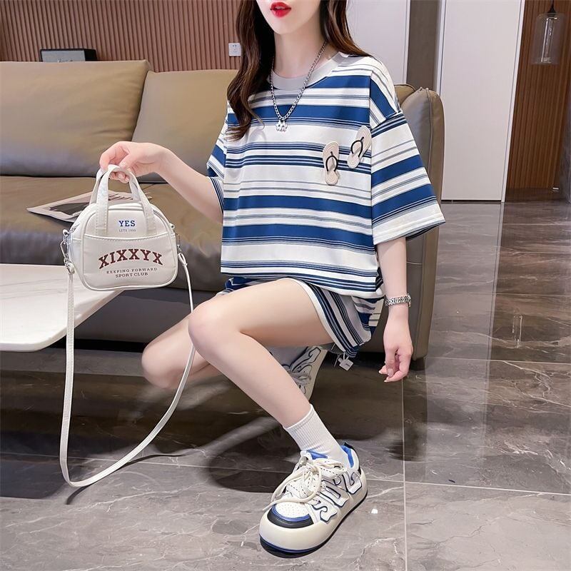 存在感抜群 ストライプ柄 トレンドアイテム カジュアル ゆったり 全2色 半袖Tシャツ＜S-9322＞