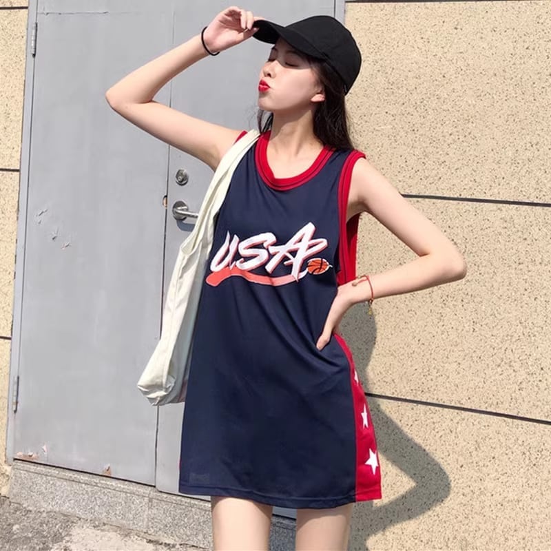 キュートでハンサムなスポーツスタイルのベストドレスバスケットボールユニフォームルーズミッドレングスノースリーブTシャツトップ   ＜S-2853＞