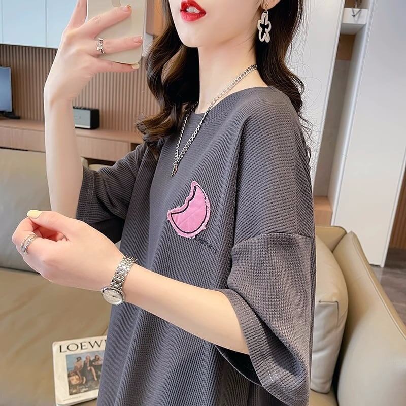 可愛いピンク月柄 Tシャツ 刺入り 丸襟 半袖＜S-2832＞