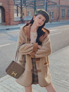 【リバーシブル】主役級の存在感！スタイルアップ  カレッジ風 リバーシブルボアムートンミドル丈コート<S-10697>