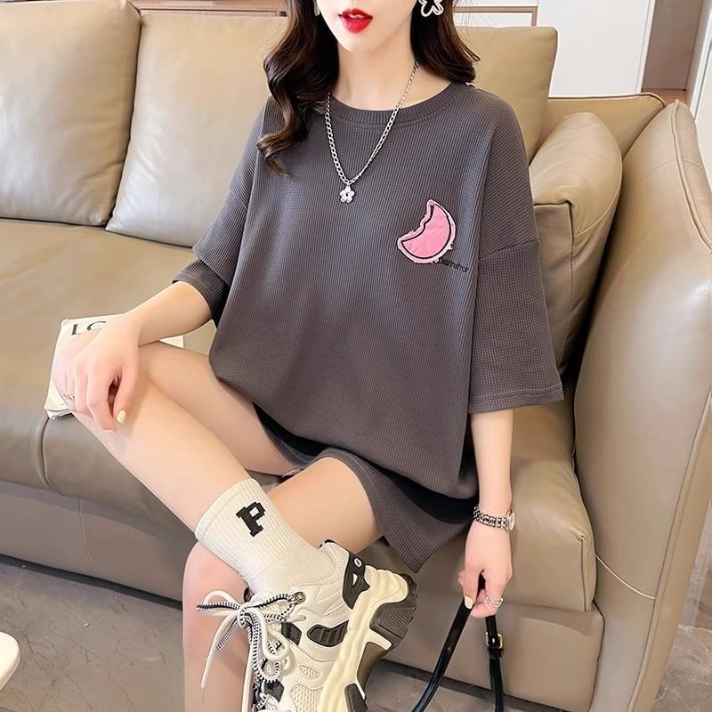 可愛いピンク月柄 Tシャツ 刺?入り 丸襟 半袖＜S-2832＞