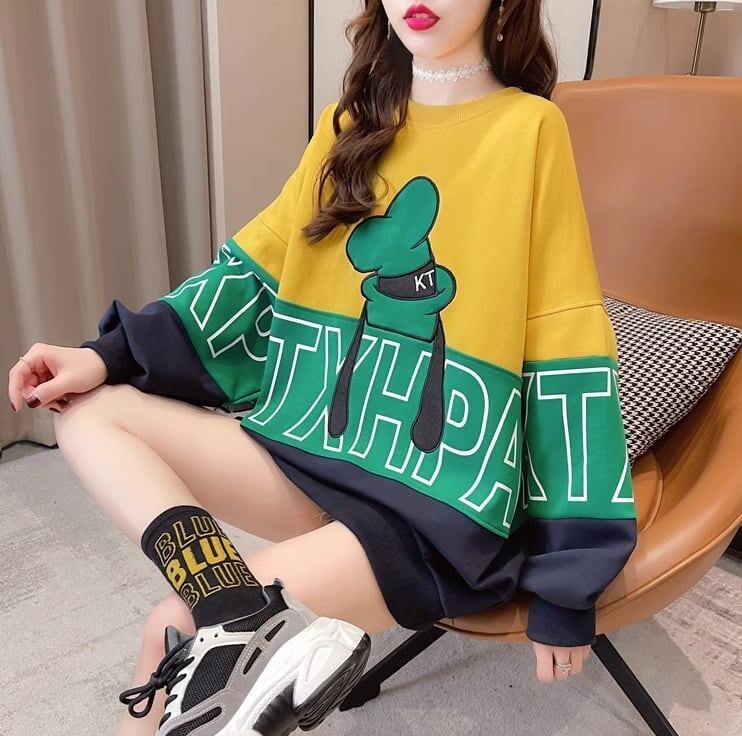 【秋の初めの割引！！】韓国風カラーマッチング漫画文字刺繍ミドル丈トップス<S-5053>