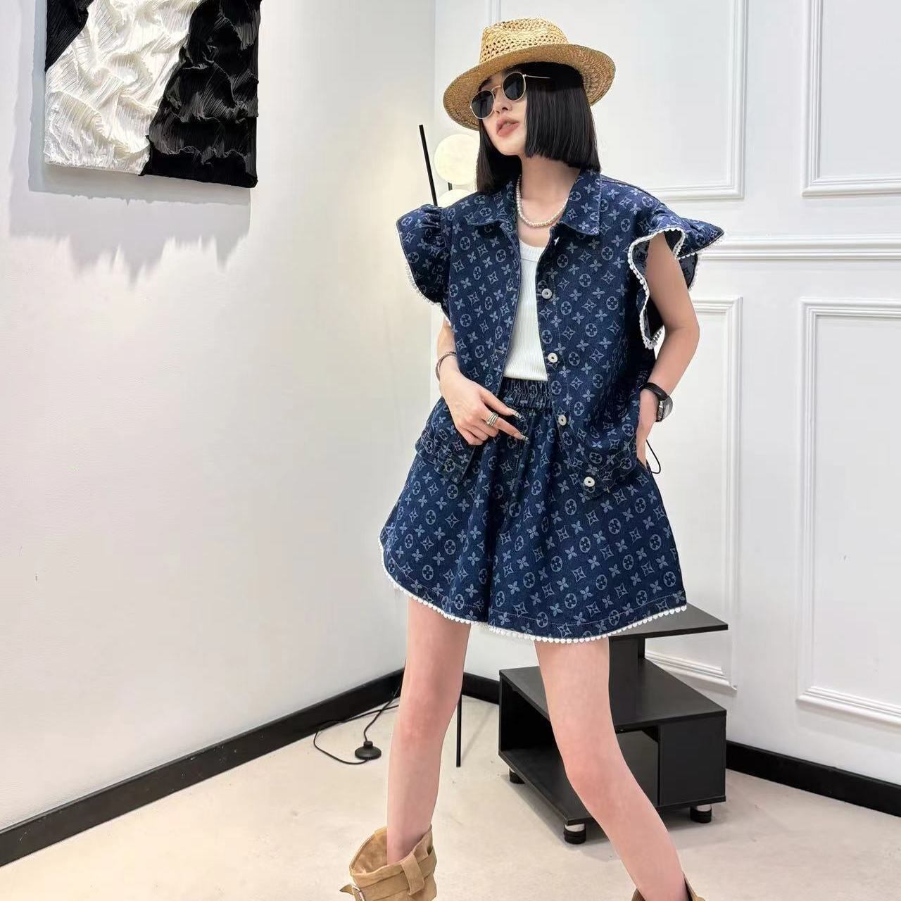 大好評 ファッション 売り切れ必至 2色選択 デニム 半袖 Tシャツ+ 短いスカート セットアップ ＜S-8992＞