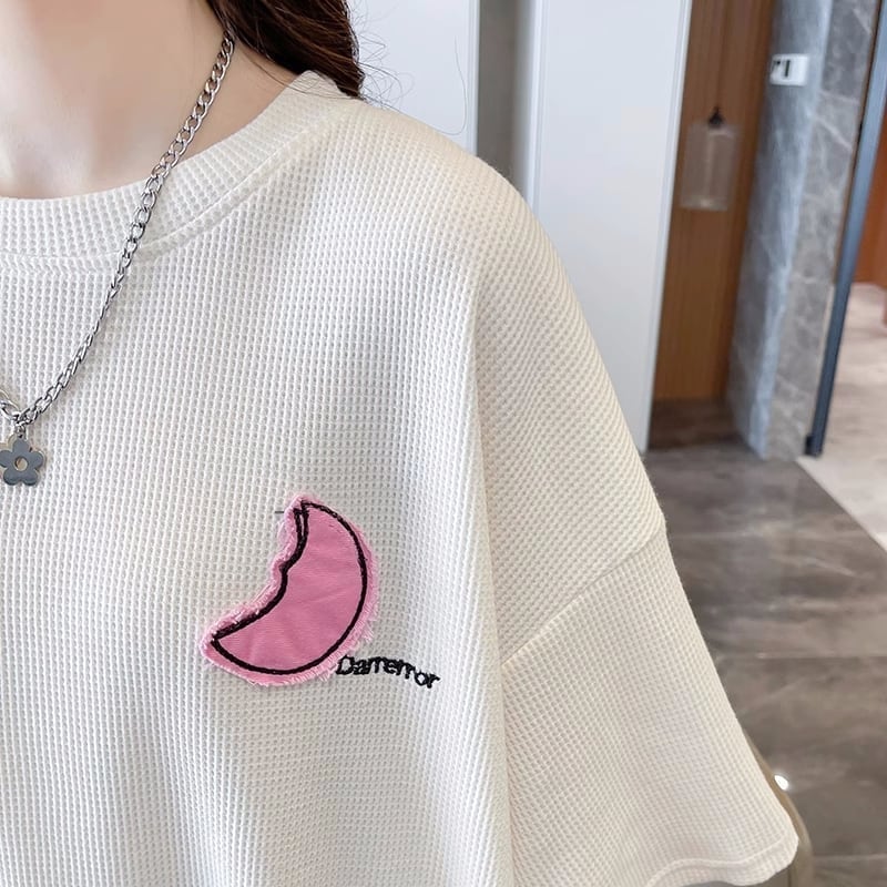 可愛いピンク月柄 Tシャツ 刺?入り 丸襟 半袖＜S-2832＞