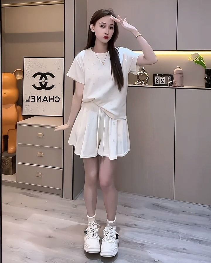 絶対欲しい アバンギャルド ファッション ホットダイヤモンド 2色 半袖 Tシャツ ショートパンツ セットアップ<S-8842>