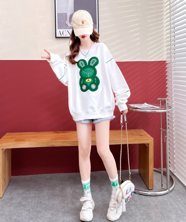 【秋の初めの割引！！】韓国風ルーズ漫画刺繍ホットダイヤモンドミドル丈トップス<S-5024>