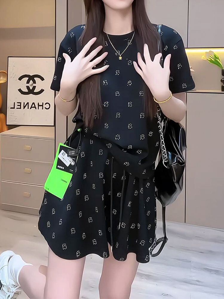 絶対欲しい アバンギャルド ファッション ホットダイヤモンド 2色 半袖 Tシャツ ショートパンツ セットアップ<S-8842>