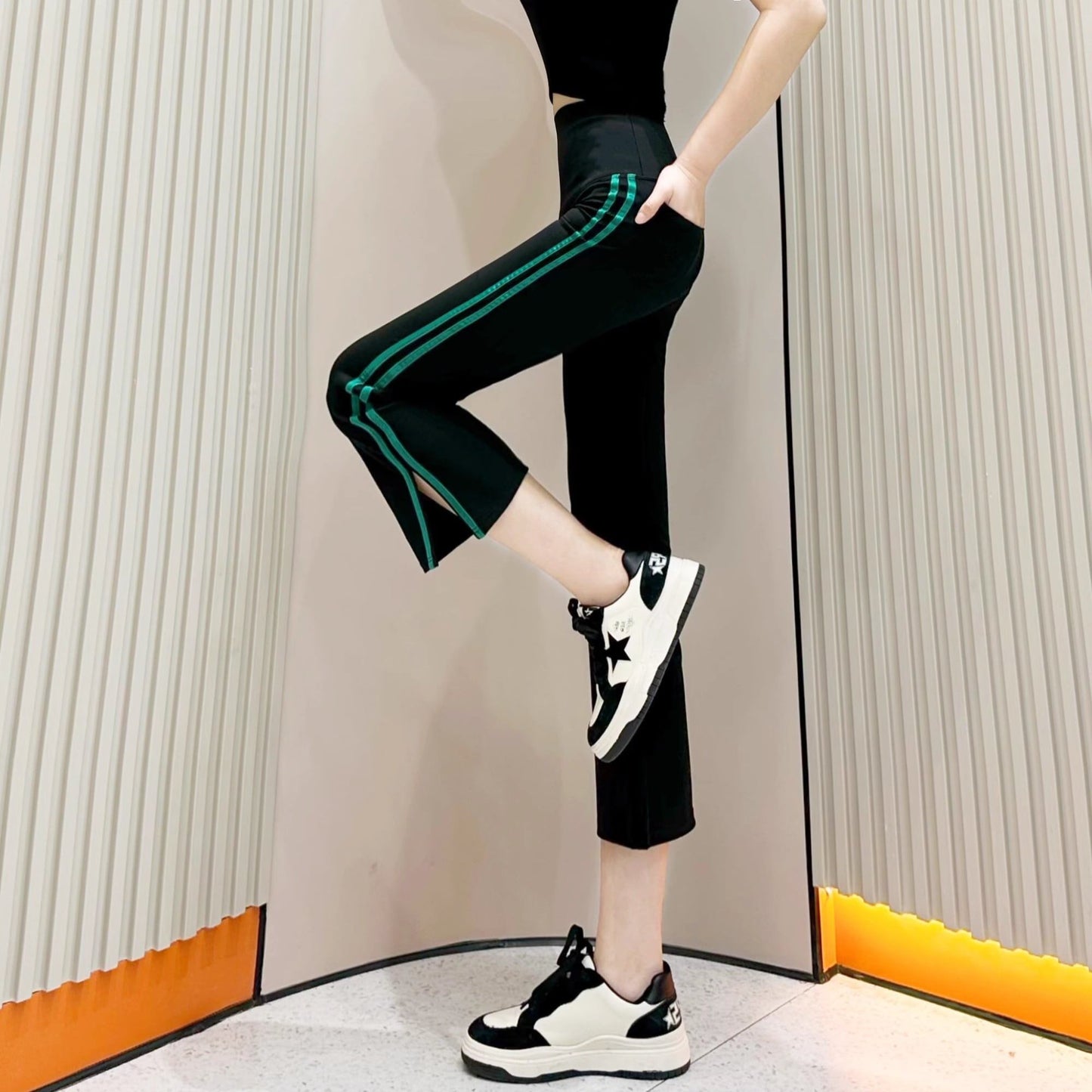 サイドストライプシャークパンツ