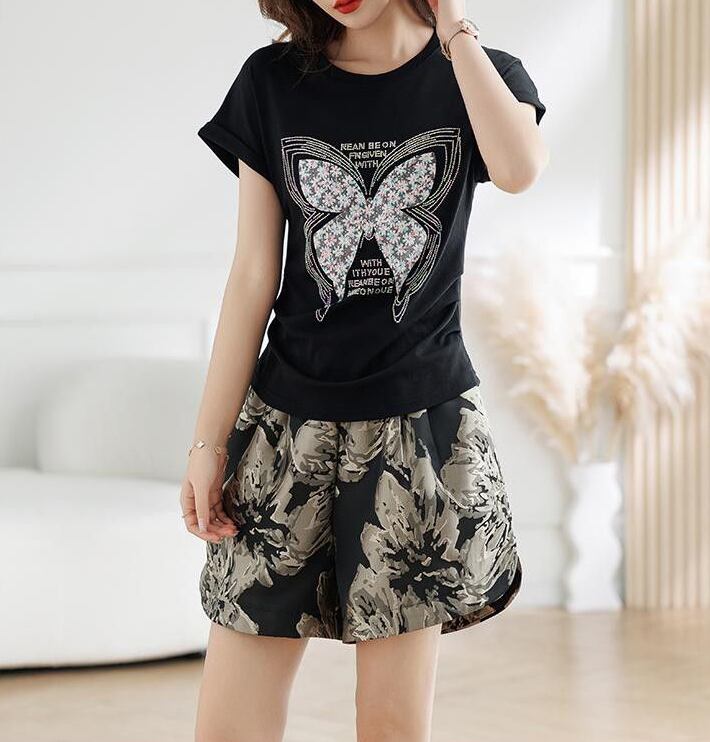 話題沸騰中 上品 着心地良い カジュアル 半袖 Tシャツ ショートパンツ セットアップ ＜S-8905＞