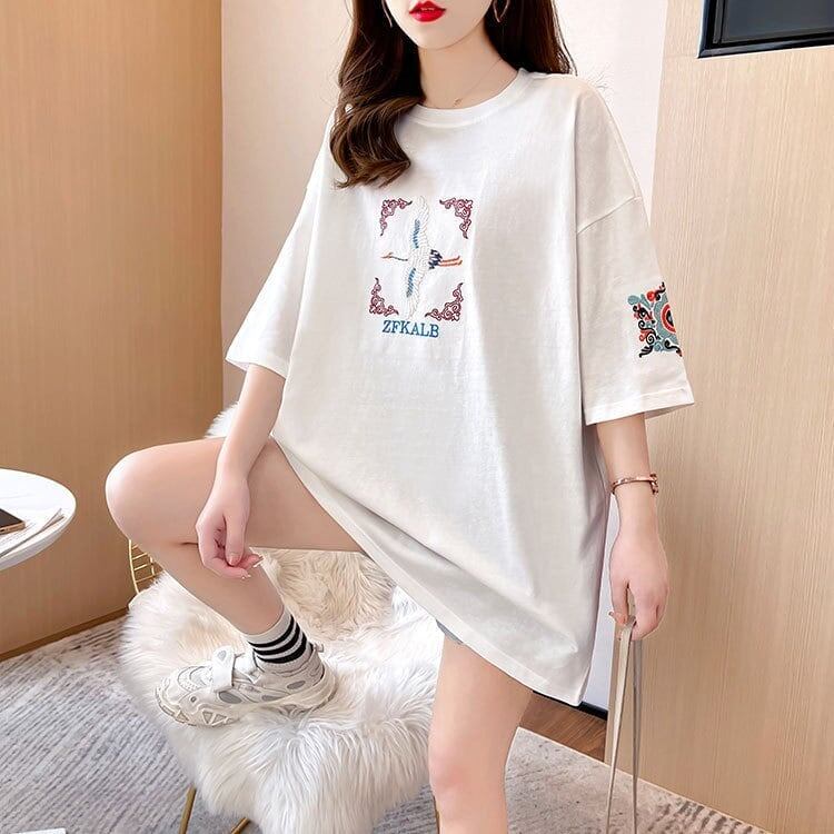 質感のいい 刺Tシャツ ラウンドネック 白 黒 ゆったり半袖＜S-3013＞
