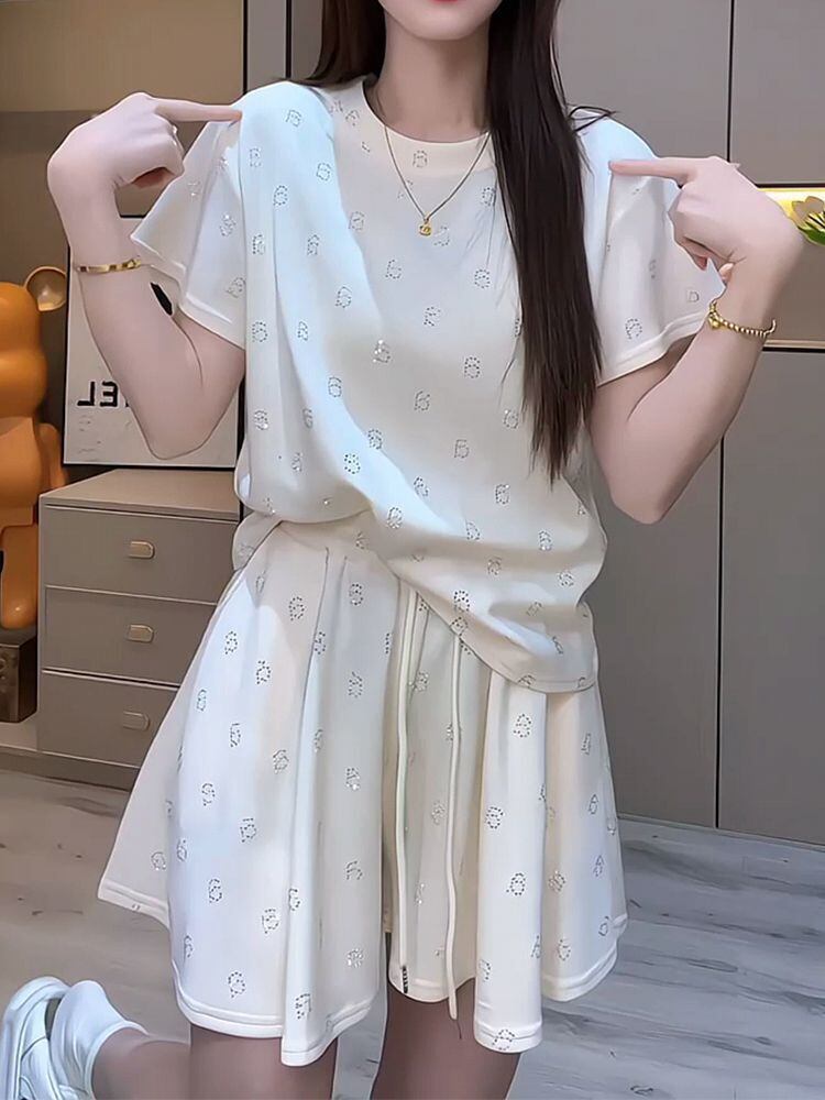 絶対欲しい アバンギャルド ファッション ホットダイヤモンド 2色 半袖 Tシャツ ショートパンツ セットアップ<S-8842>