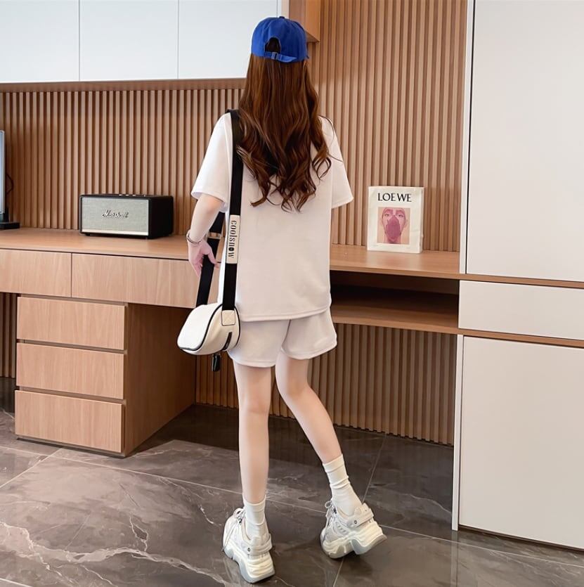 売り切れ必至  ルーズ 半袖Ｔシャツⅹパンツセット全2色<S-8190>