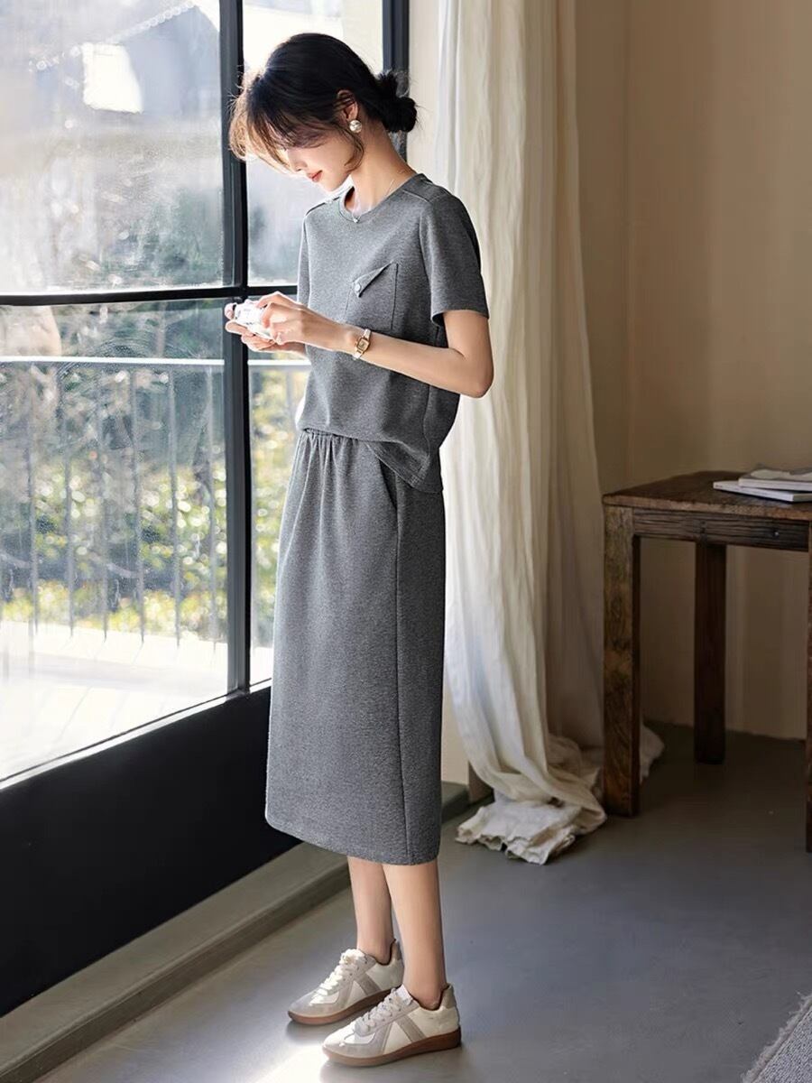 主役級の存在感！ カジュアル 超人気 定番シンプル 半袖Ｔシャツ＋スカート<S-8969>