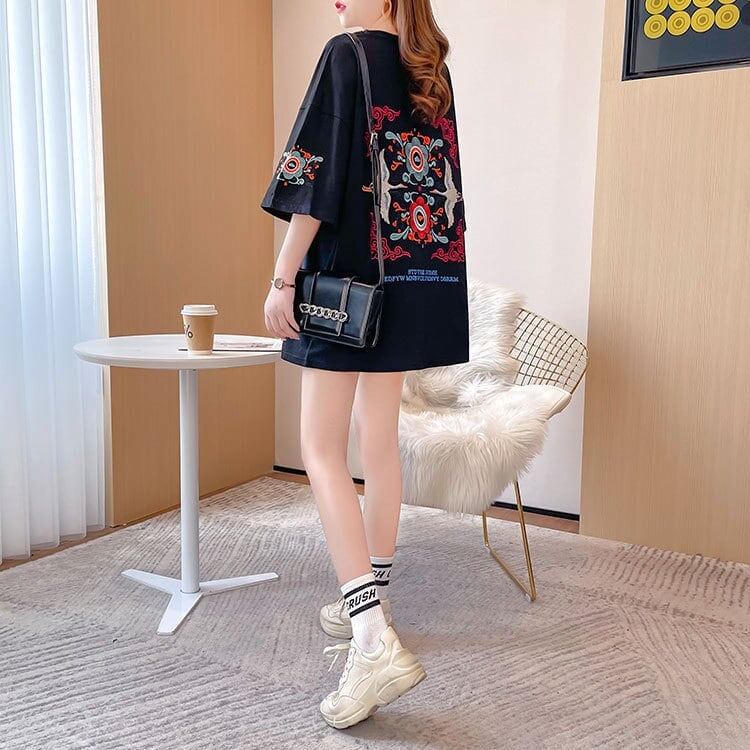 質感のいい 刺Tシャツ ラウンドネック 白 黒 ゆったり半袖＜S-3013＞