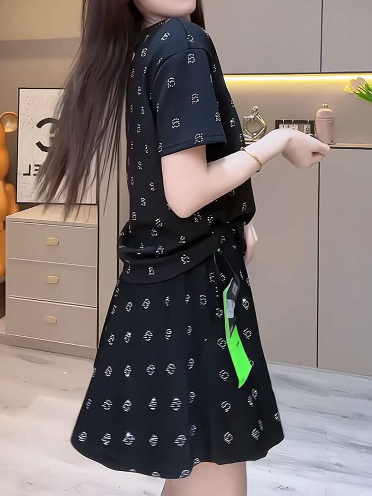 絶対欲しい アバンギャルド ファッション ホットダイヤモンド 2色 半袖 Tシャツ ショートパンツ セットアップ<S-8842>